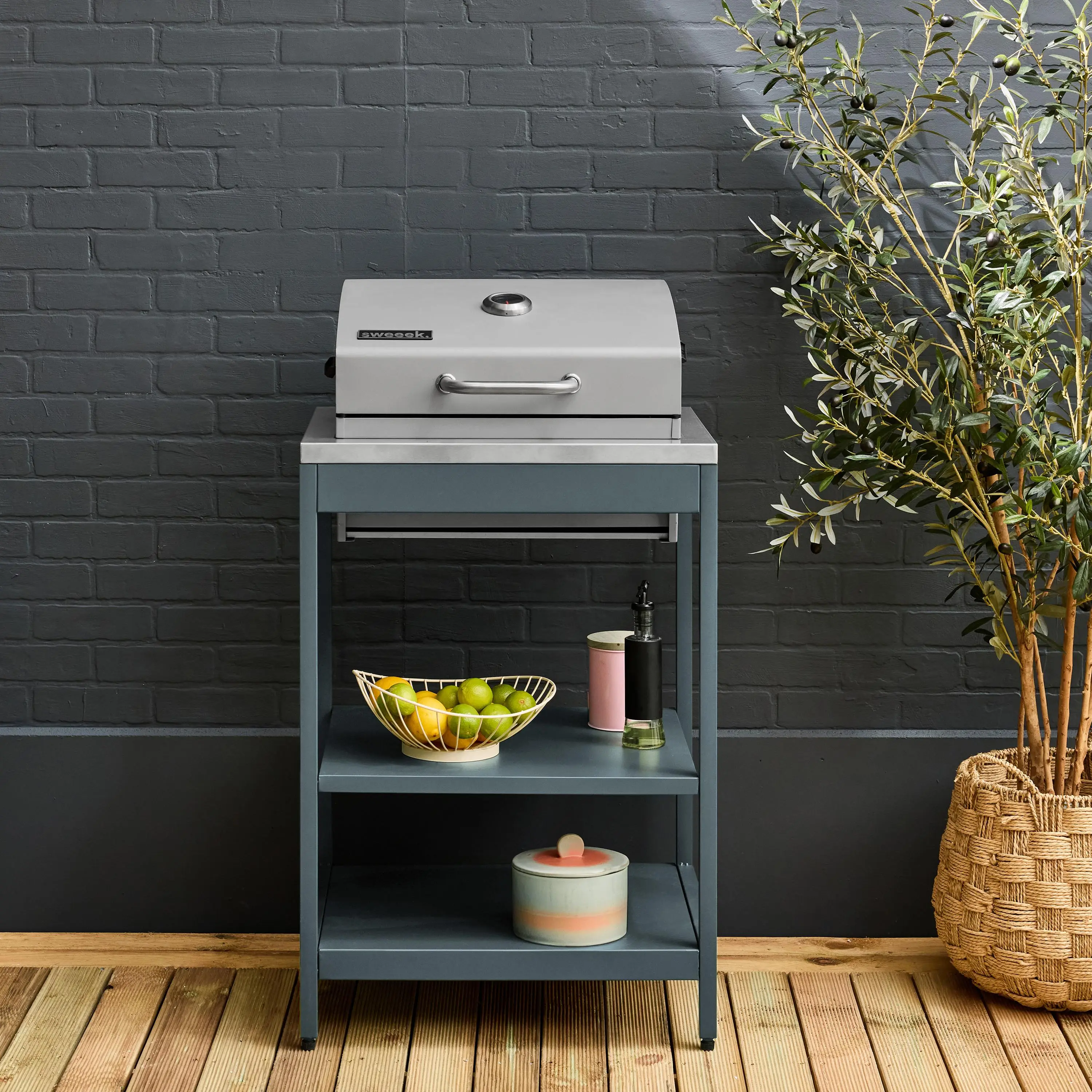 Barbecue charbon de bois, grill et fumoir sur pieds, 2 étagères