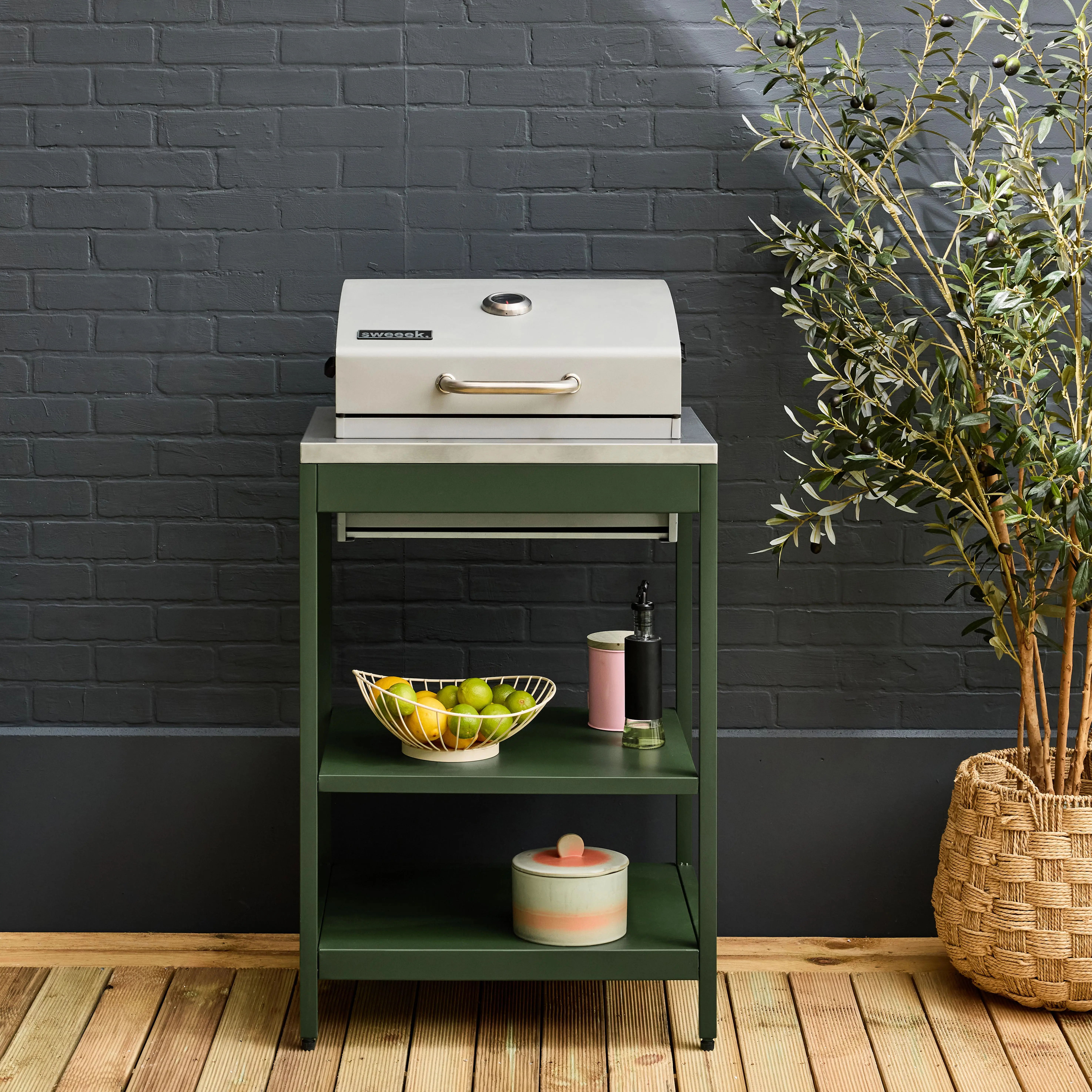 Barbecue charbon de bois, grill et fumoir sur pieds, 2 étagères
