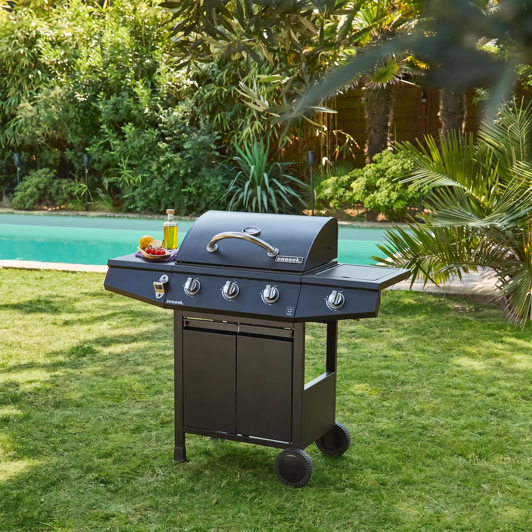 Barbecue gaz 3 brûleurs + 1 feu latéral avec roues, tablettes et thermomètre