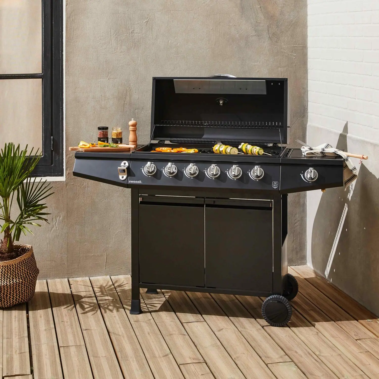 Barbecue gaz 6 brûleurs + 1 feu latéral avec roues, tablettes et thermomètre
