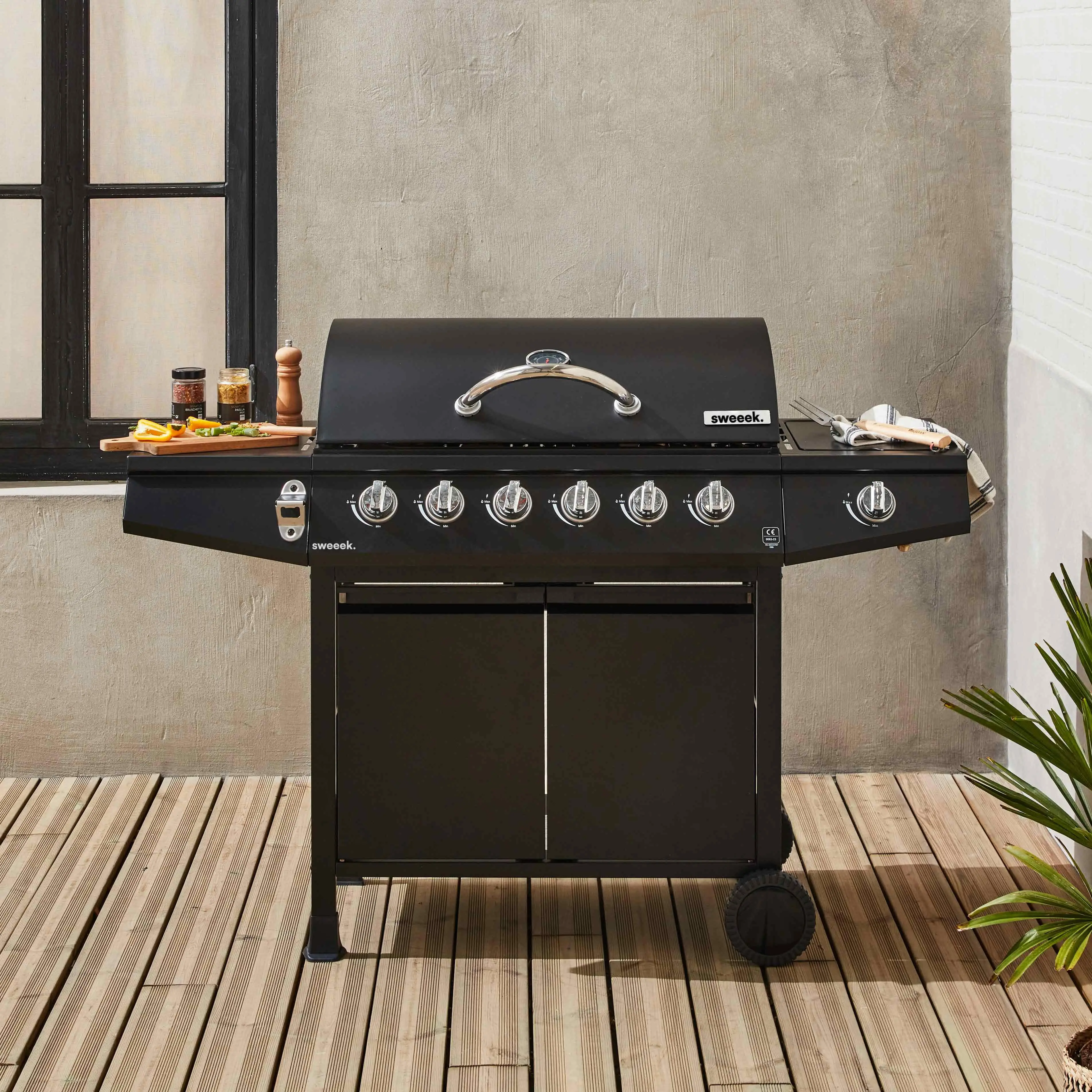 Barbecue gaz 6 brûleurs + 1 feu latéral avec roues, tablettes, thermomètre et housse