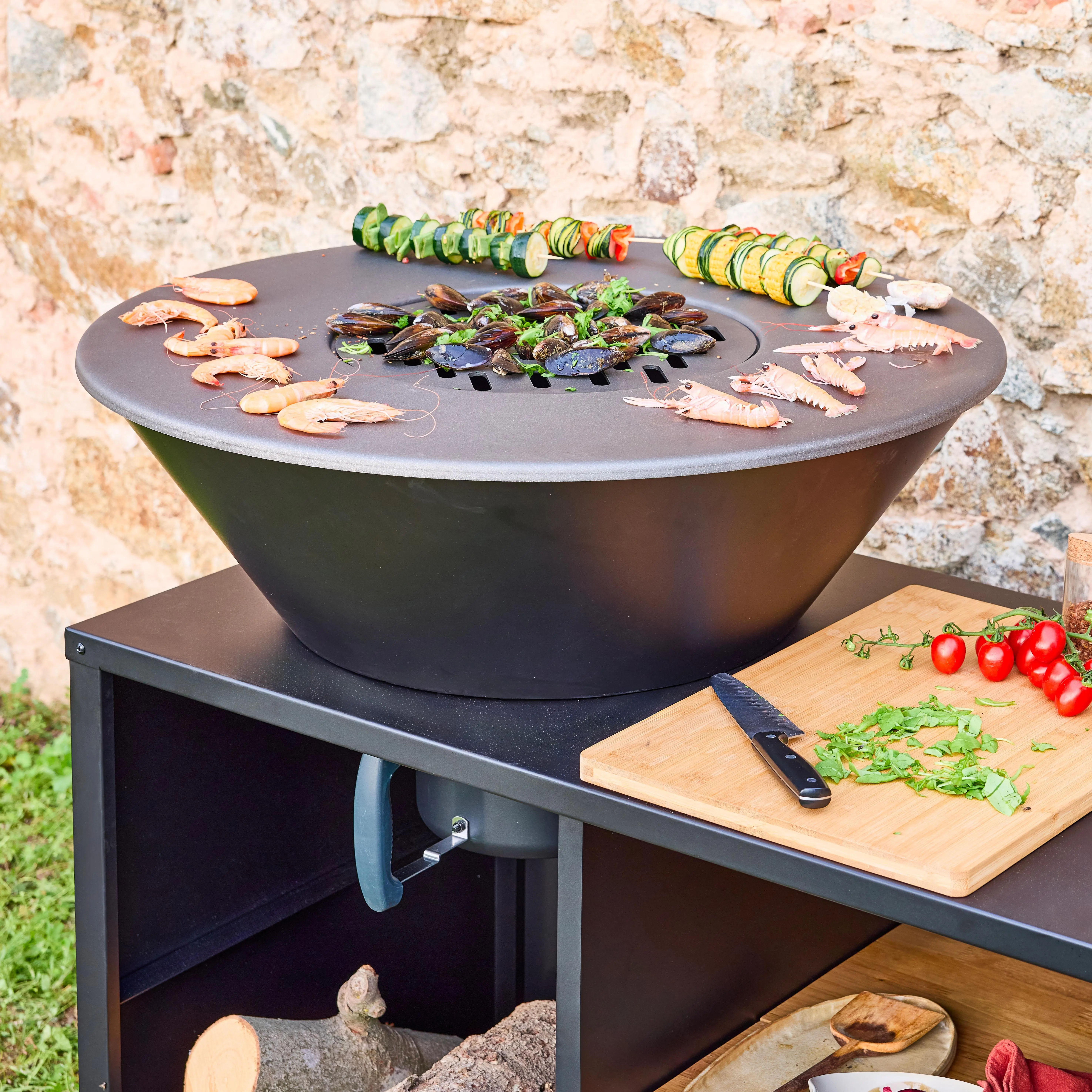 Brasero barbecue Ø80cm, desserte avec espaces de rangement et couvercle