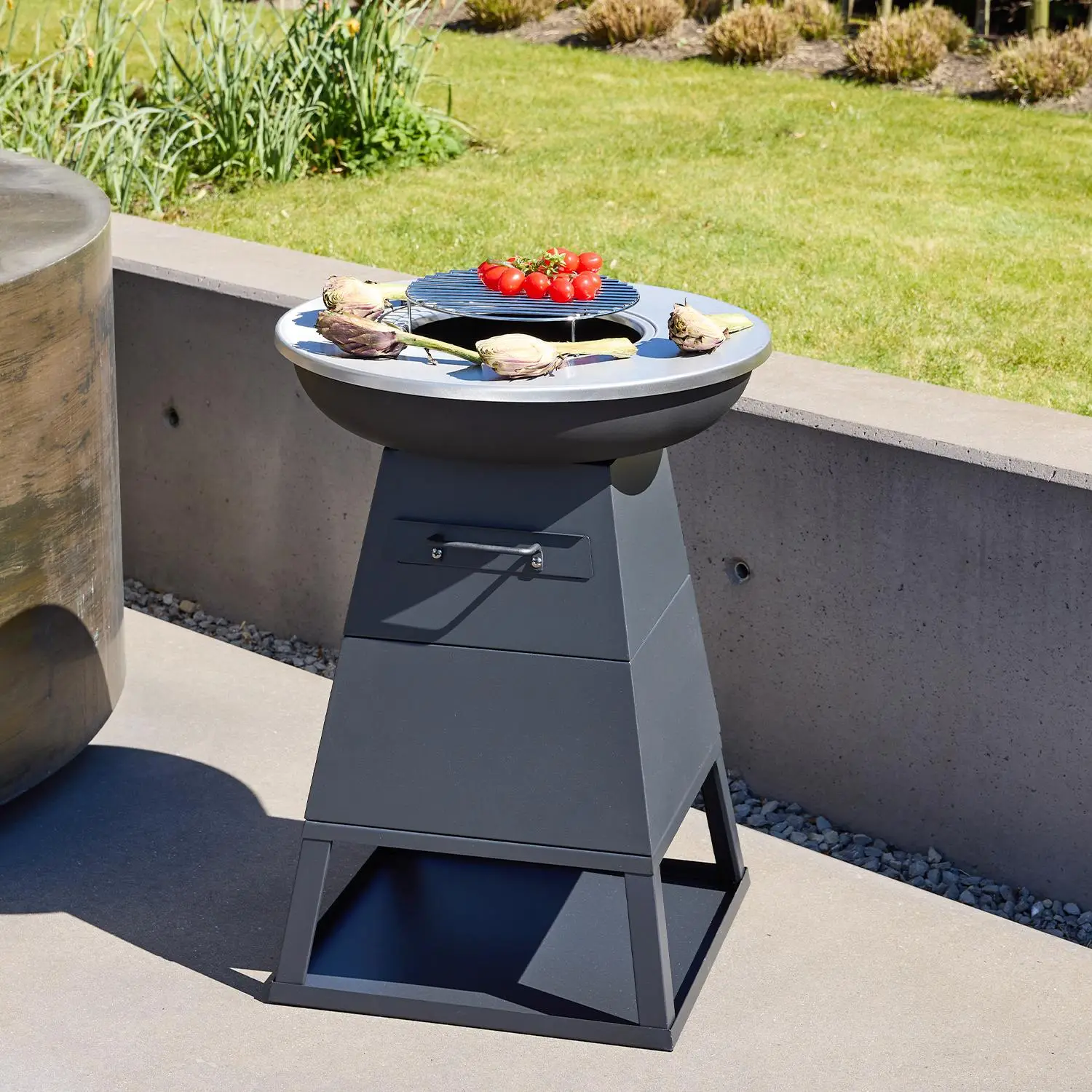 Brasero barbecue Ø59cm avec espace de rangement